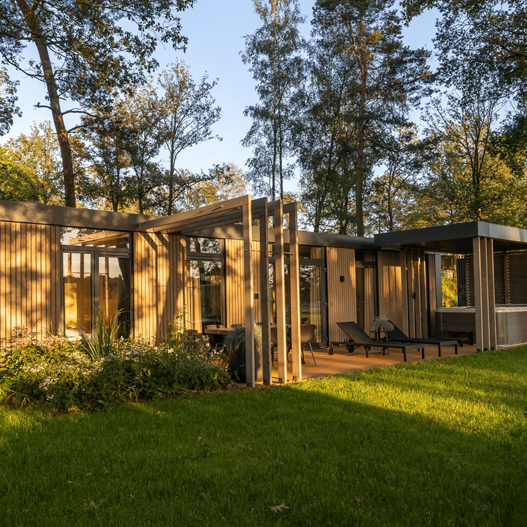 Luxuriöse Panorama-Lodge von „Zicht op Twente“ in der waldreichen Umgebung von Markelo mit Terrasse und Whirlpool